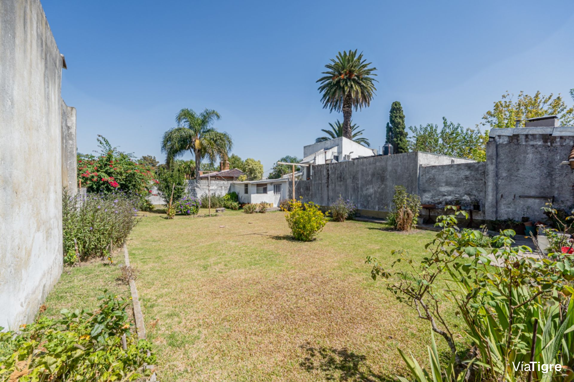 Venta casa con hermoso jardín en Boulogne.