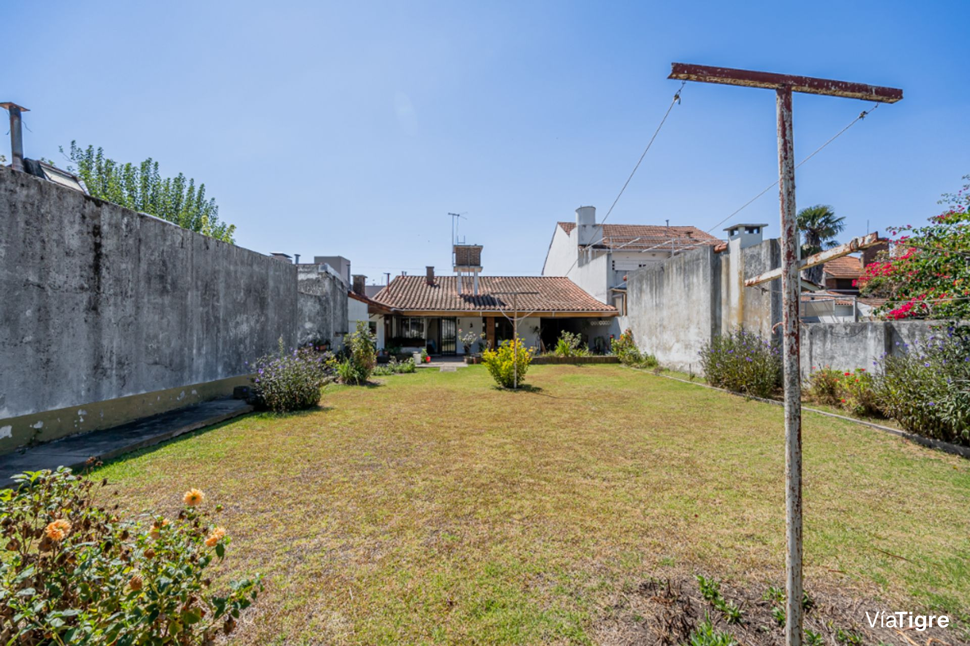Venta casa con hermoso jardín en Boulogne.