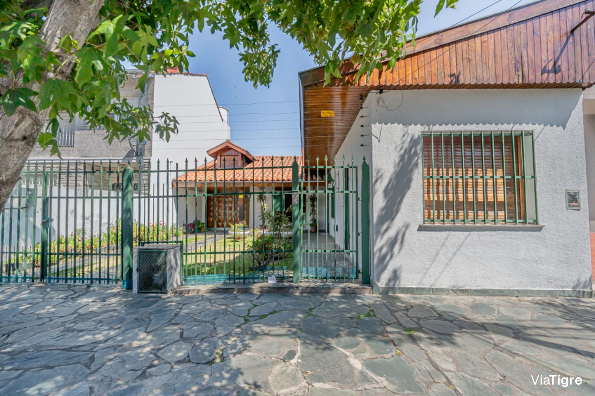Venta casa con hermoso jardín en Boulogne.
