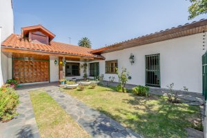 Venta casa con hermoso jardín en Boulogne.