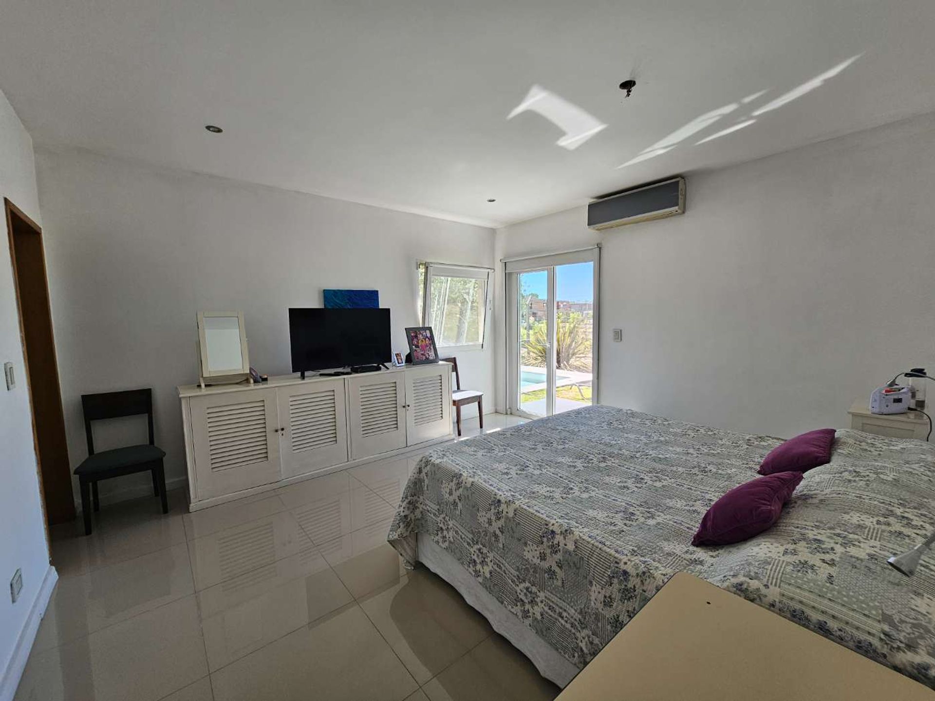 Venta casa de 5 ambientes con pileta en Albanueva