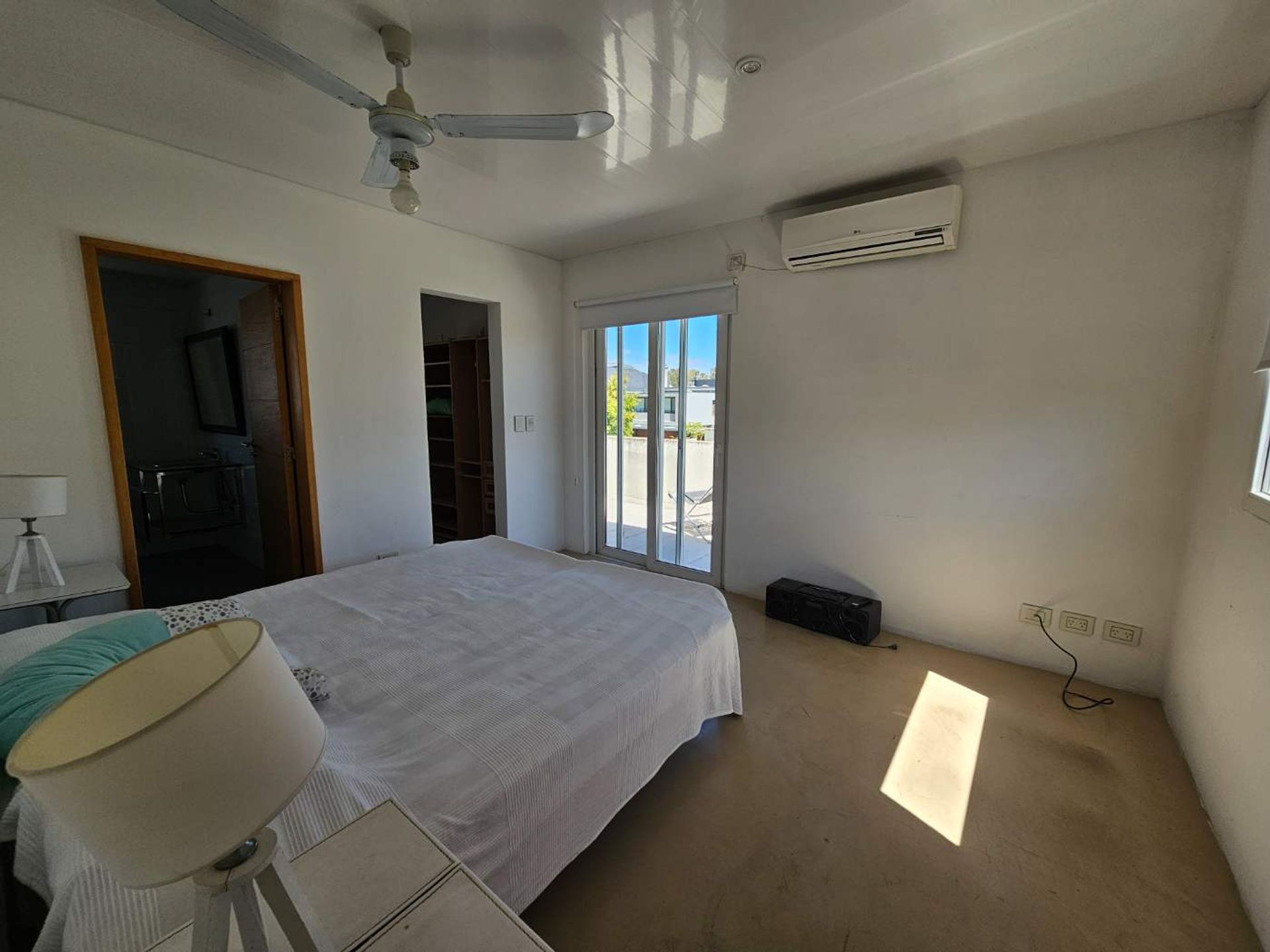 Venta casa de 5 ambientes con pileta en Albanueva