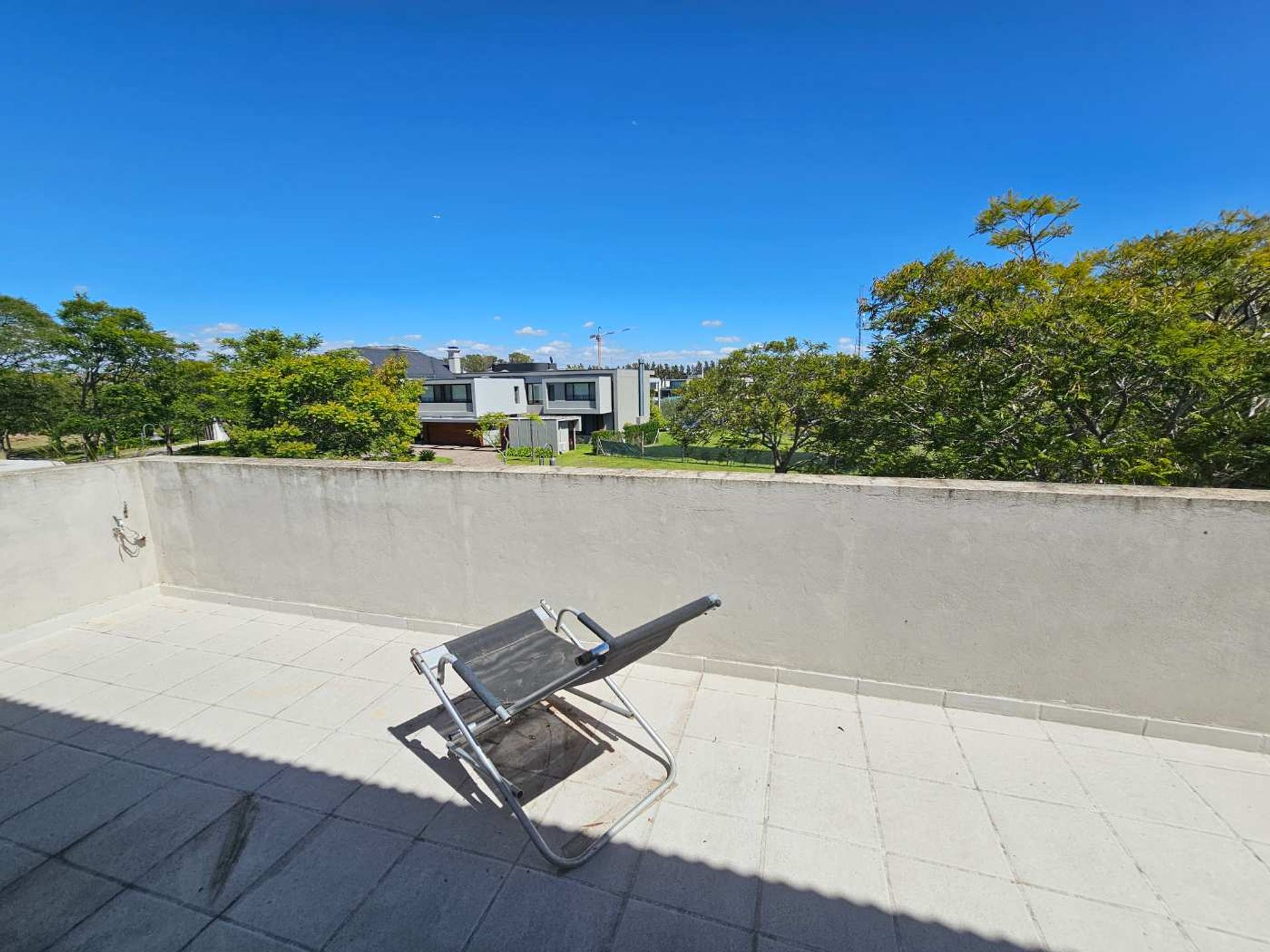 Venta casa de 5 ambientes con pileta en Albanueva
