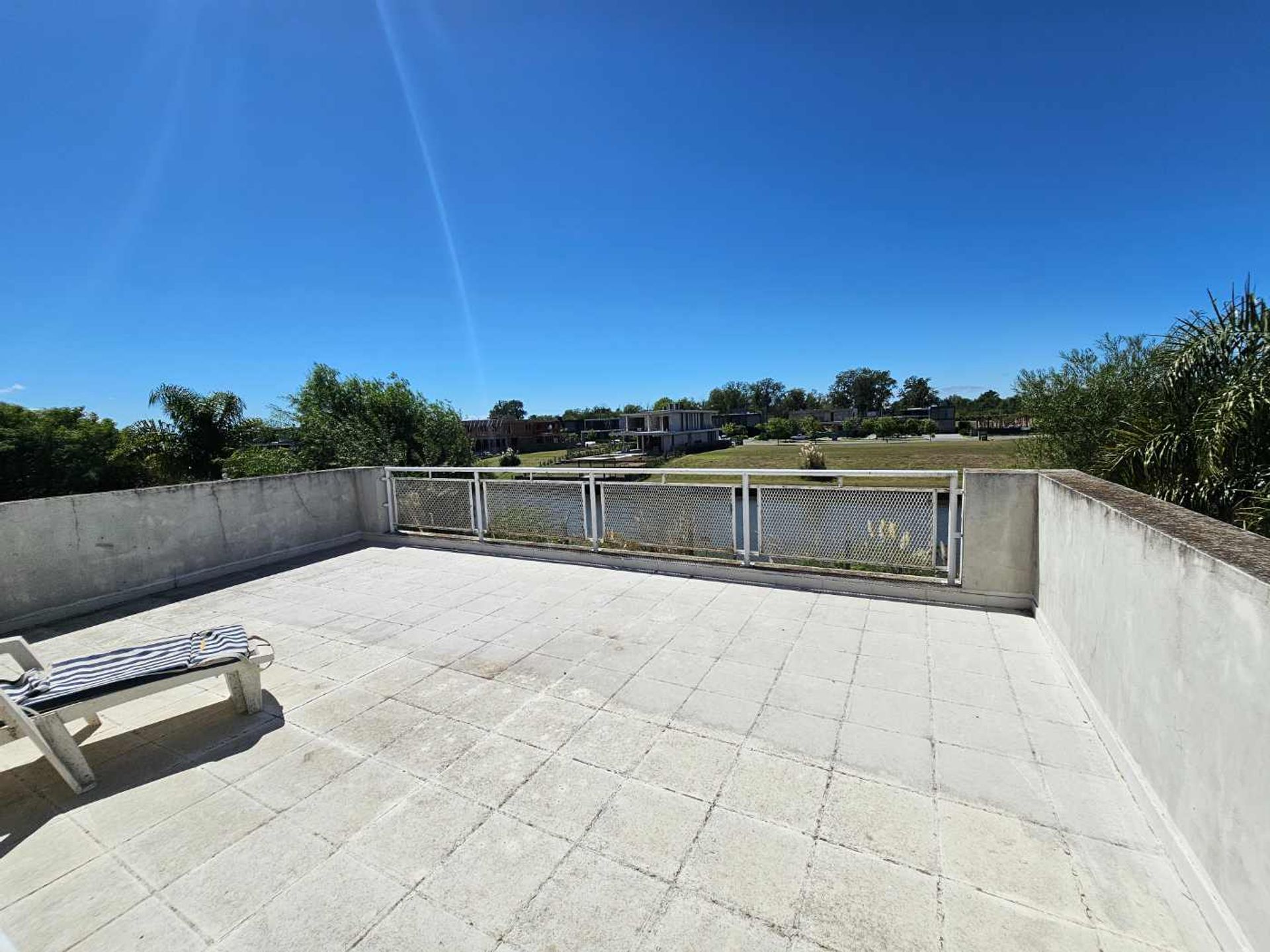 Venta casa de 5 ambientes con pileta en Albanueva