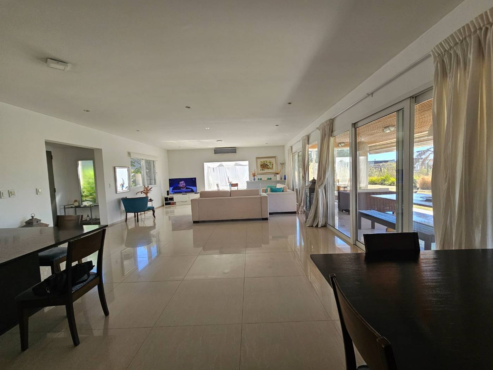 Venta casa de 5 ambientes con pileta en Albanueva