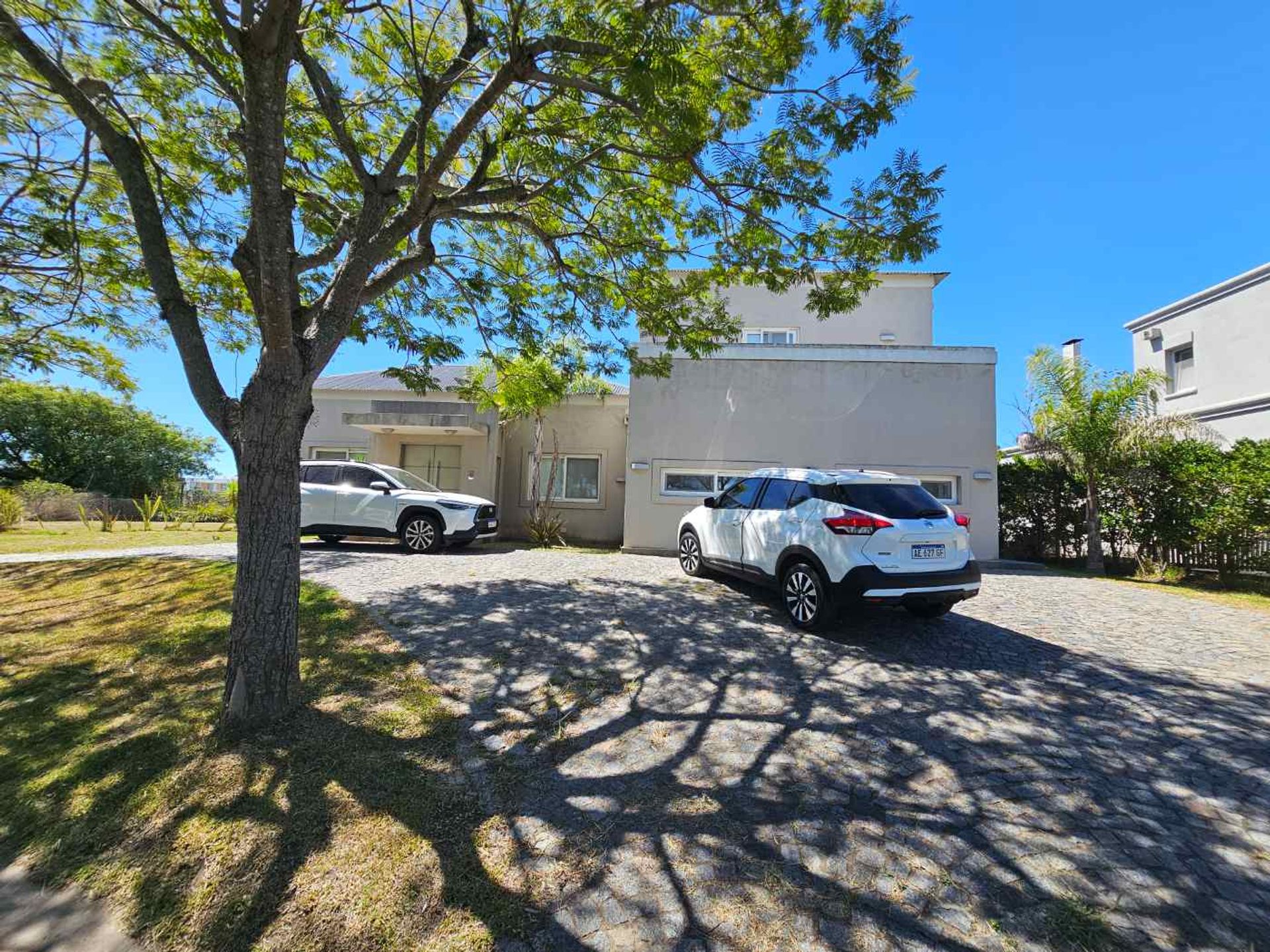 Venta casa de 5 ambientes con pileta en Albanueva
