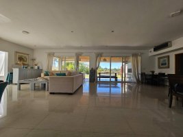 Venta casa de 5 ambientes con pileta en Albanueva