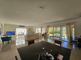 Venta casa de 5 ambientes con pileta en Albanueva