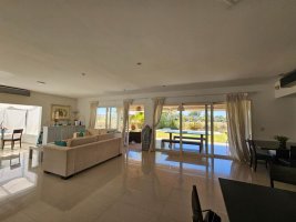 Venta casa de 5 ambientes con pileta en Albanueva