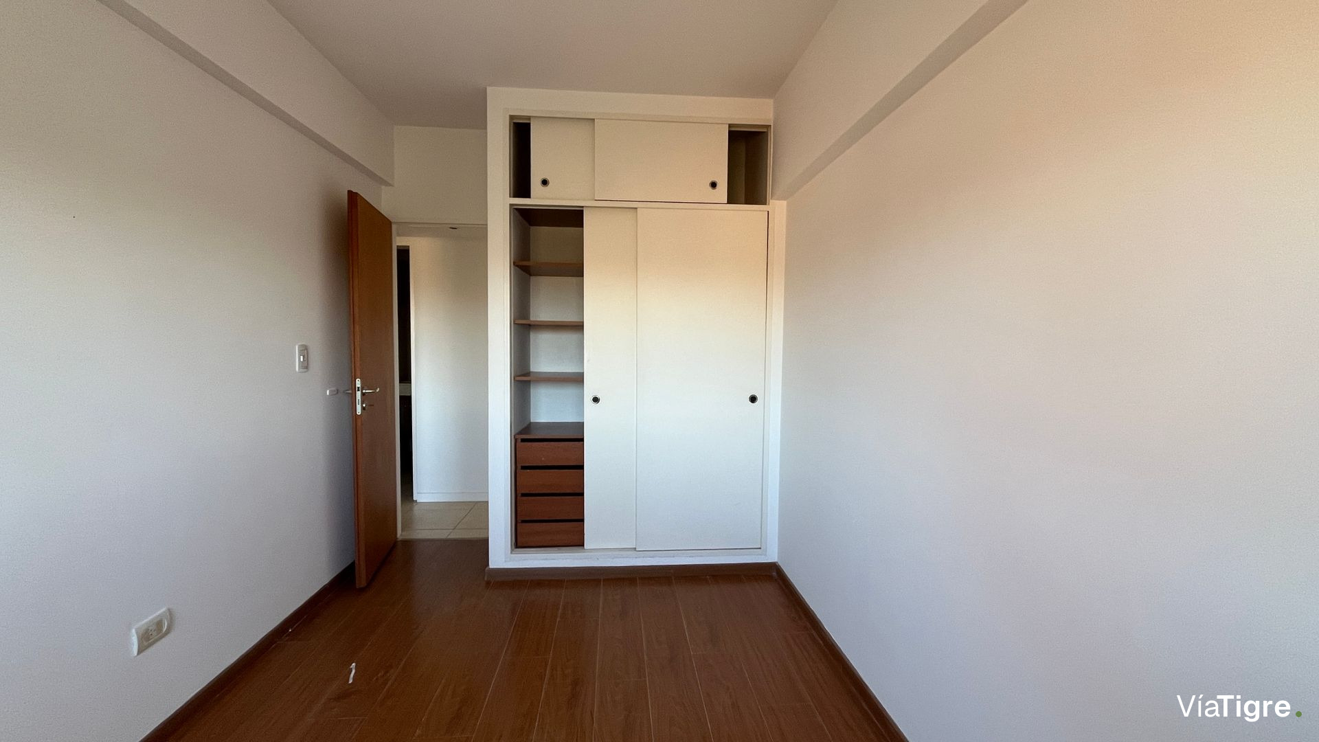 Dpto. VENTA 3 amb. 2 baños. cochera. Balcón. TIGRE