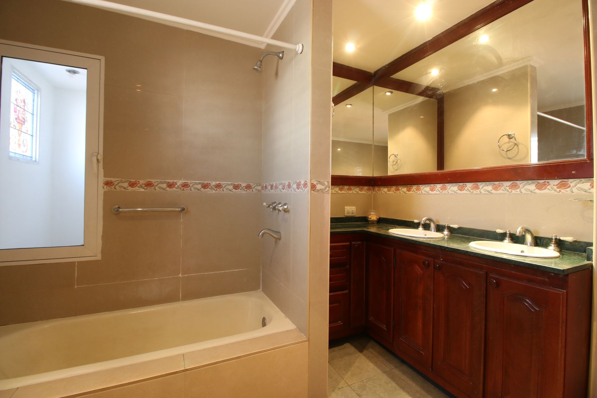 Venta casa 6 amb. Jardín Quincho Olivos Garage