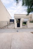 Casa familiar con cochera, patio, jardin y terreno
