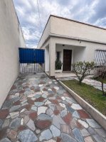 Casa familiar con cochera, patio, jardin y terreno