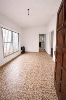 Casa familiar con cochera, patio, jardin y terreno