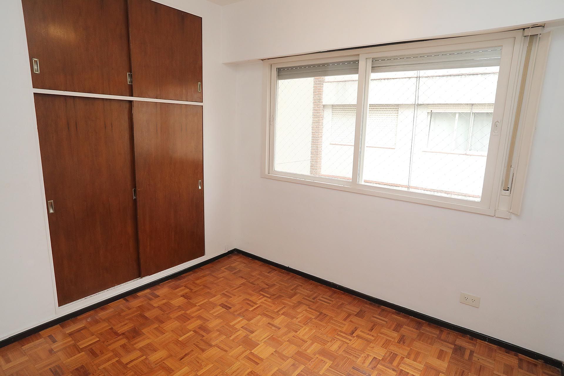 Venta Depto 4 Amb en Olivos con balcón y cochera