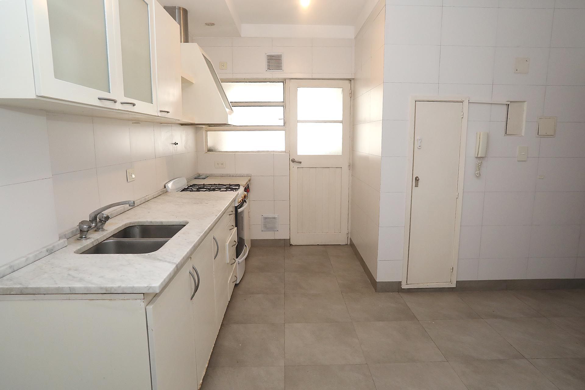 Venta Depto 4 Amb en Olivos con balcón y cochera