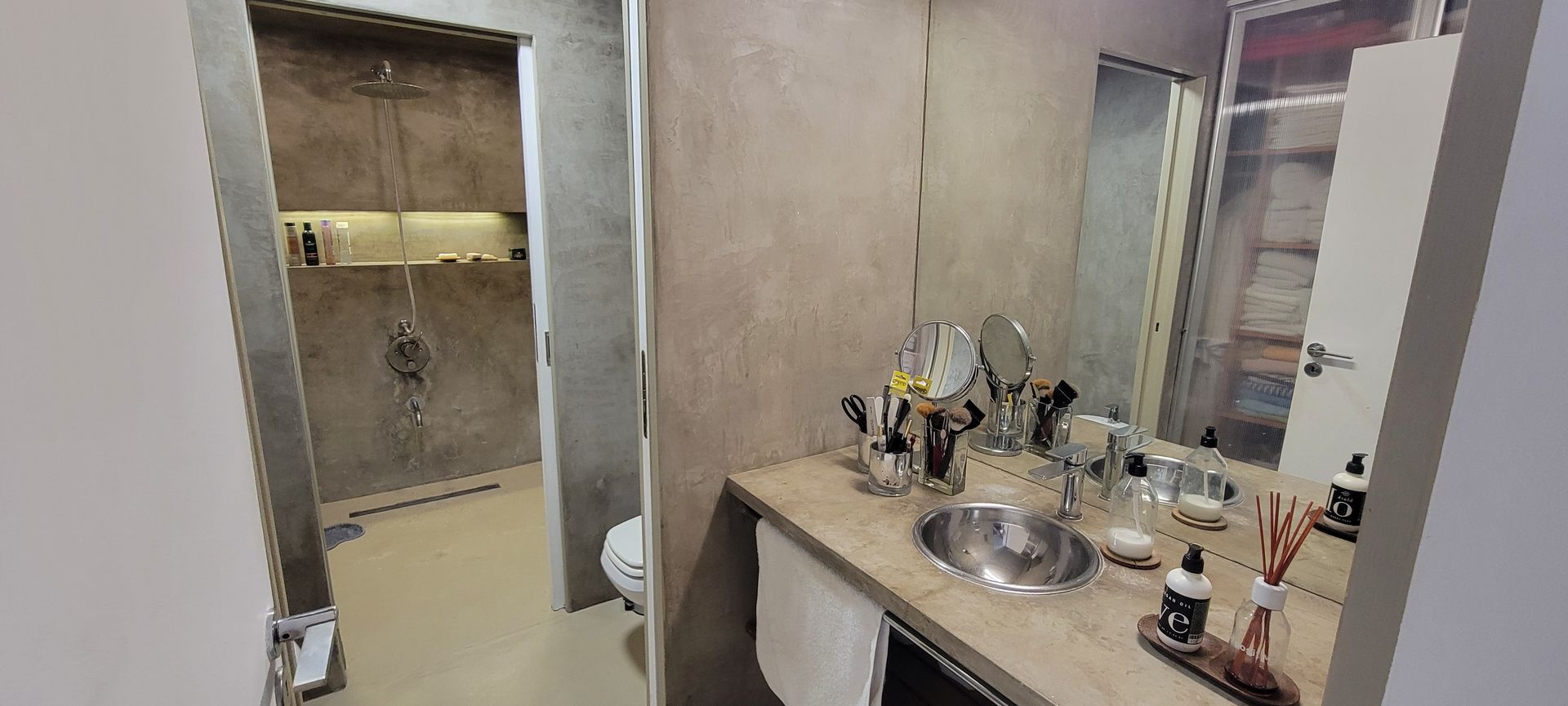 Moderna Casa de Diseño en Don Torcuato Lote 1000m