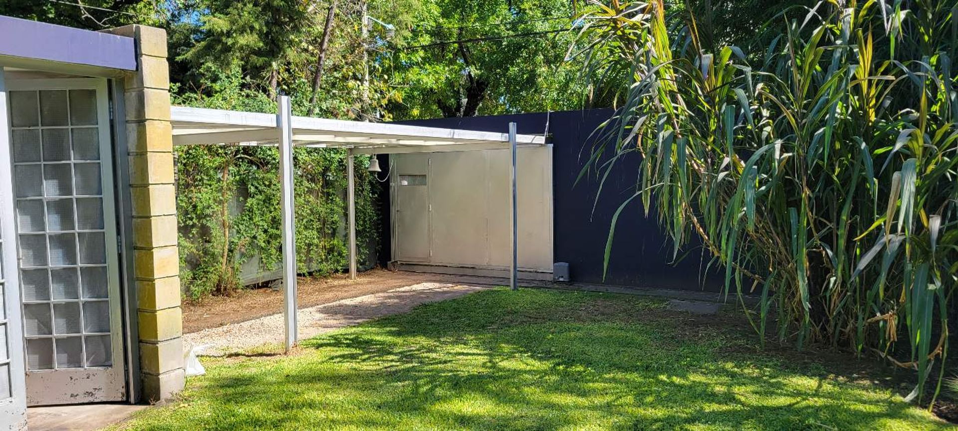 Moderna Casa de Diseño en Don Torcuato Lote 1000m