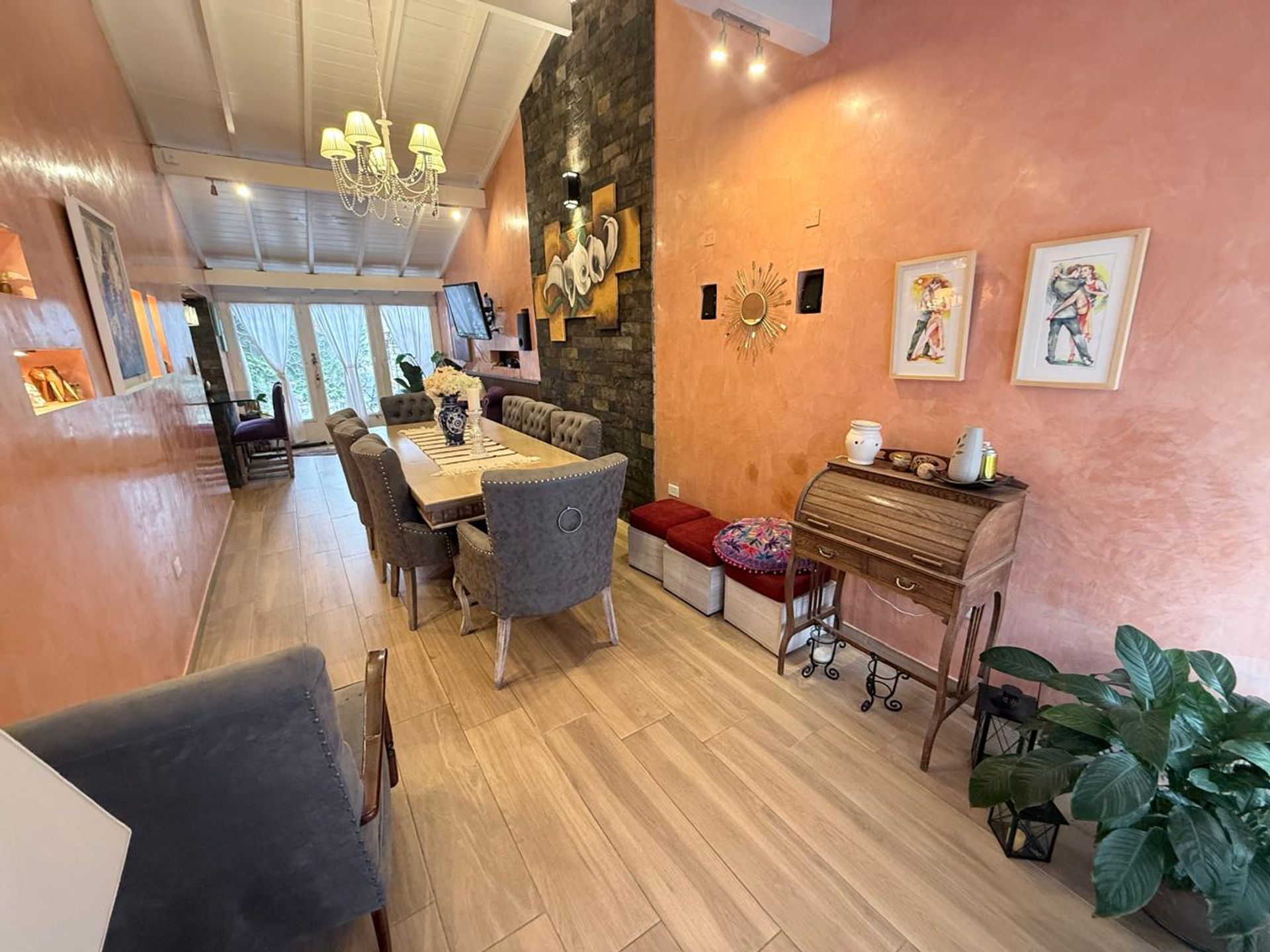 Venta Casa De 3 Ambientes Con Cochera Martinez