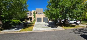 Hermosa Casa En Barrio Cerrado San Isidro Labrador