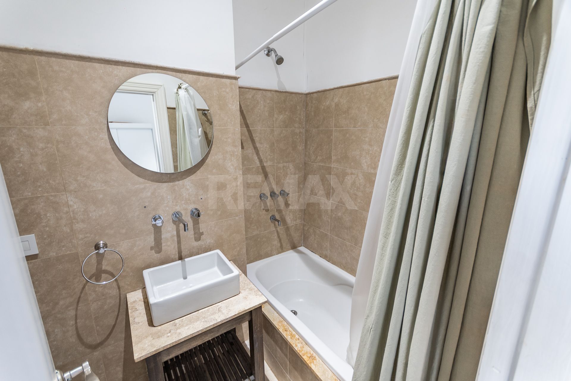 Venta 2 ambientes en Nordelta, balcón y parrilla