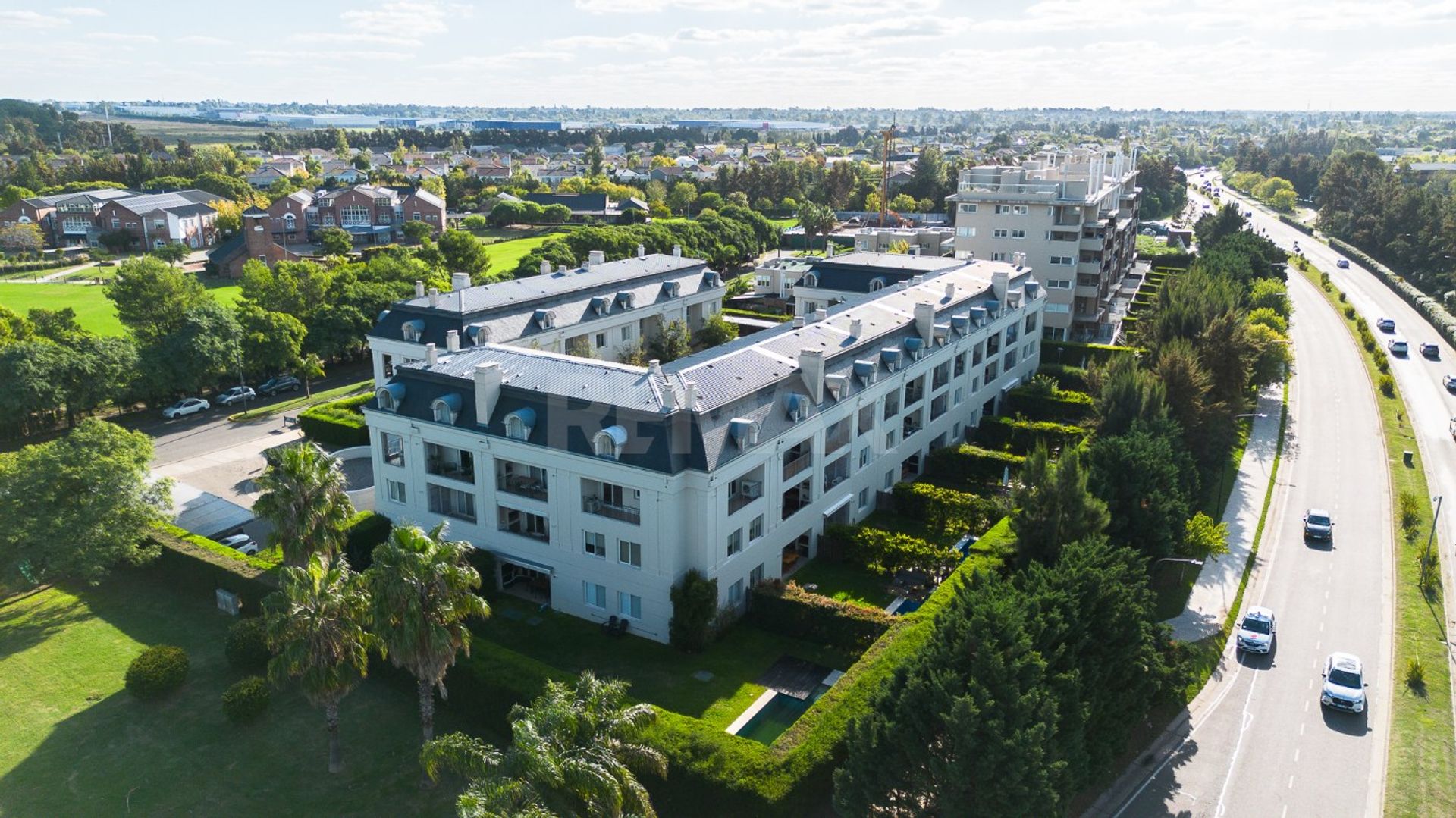 Venta 2 ambientes en Nordelta, balcón y parrilla