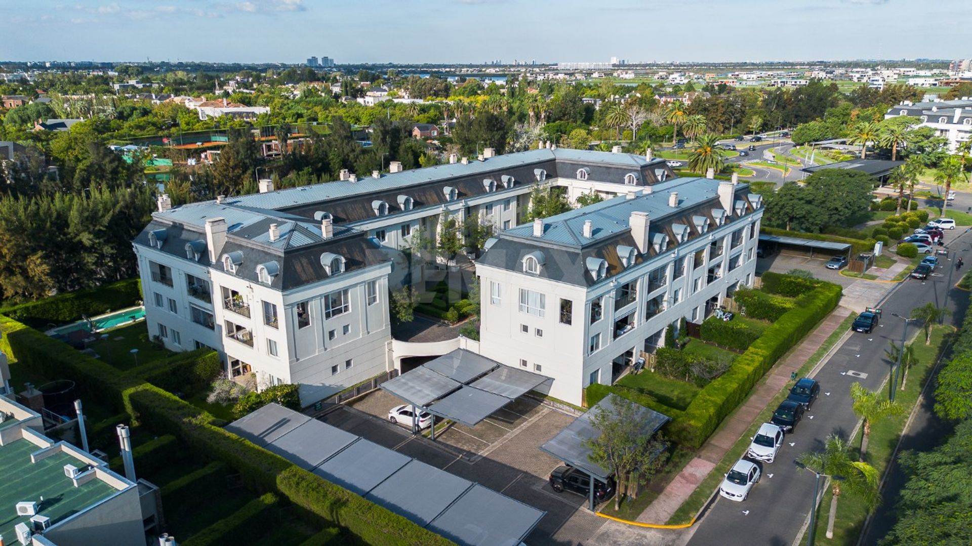 Venta 2 ambientes en Nordelta, balcón y parrilla