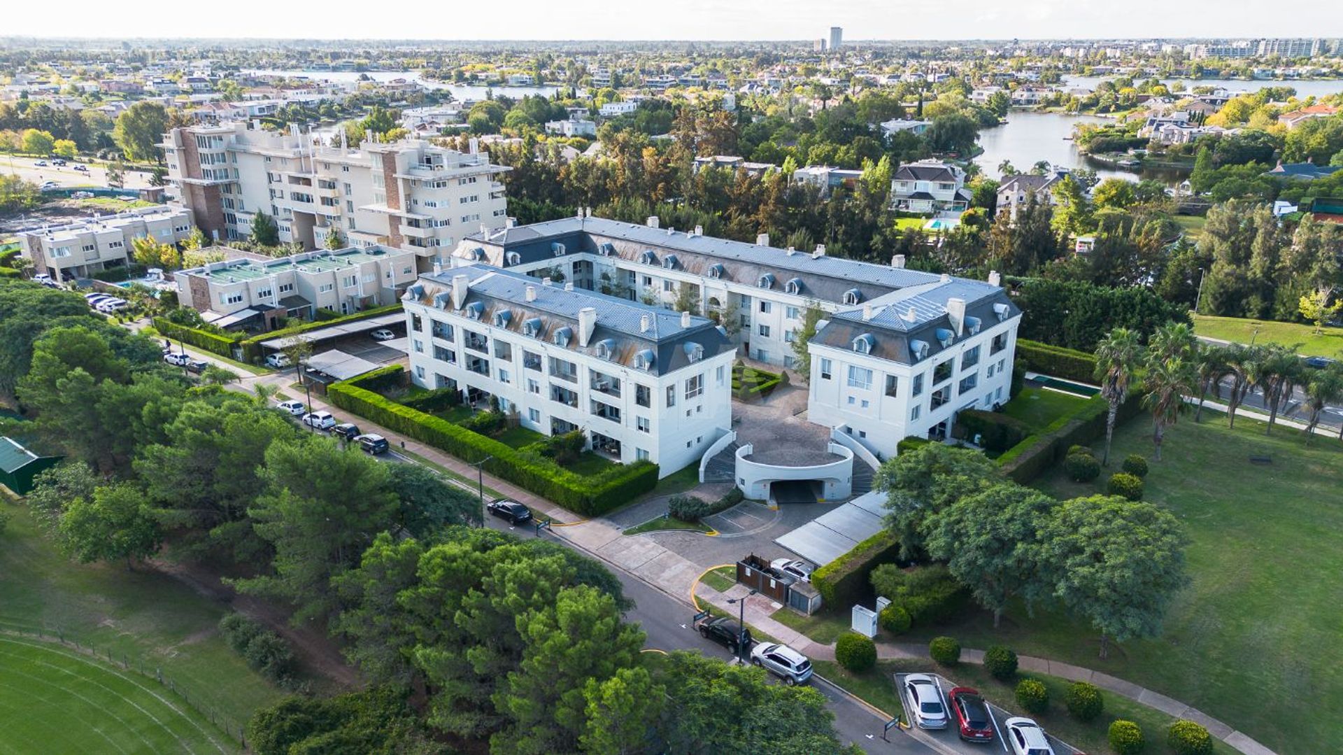 Venta 2 ambientes en Nordelta, balcón y parrilla