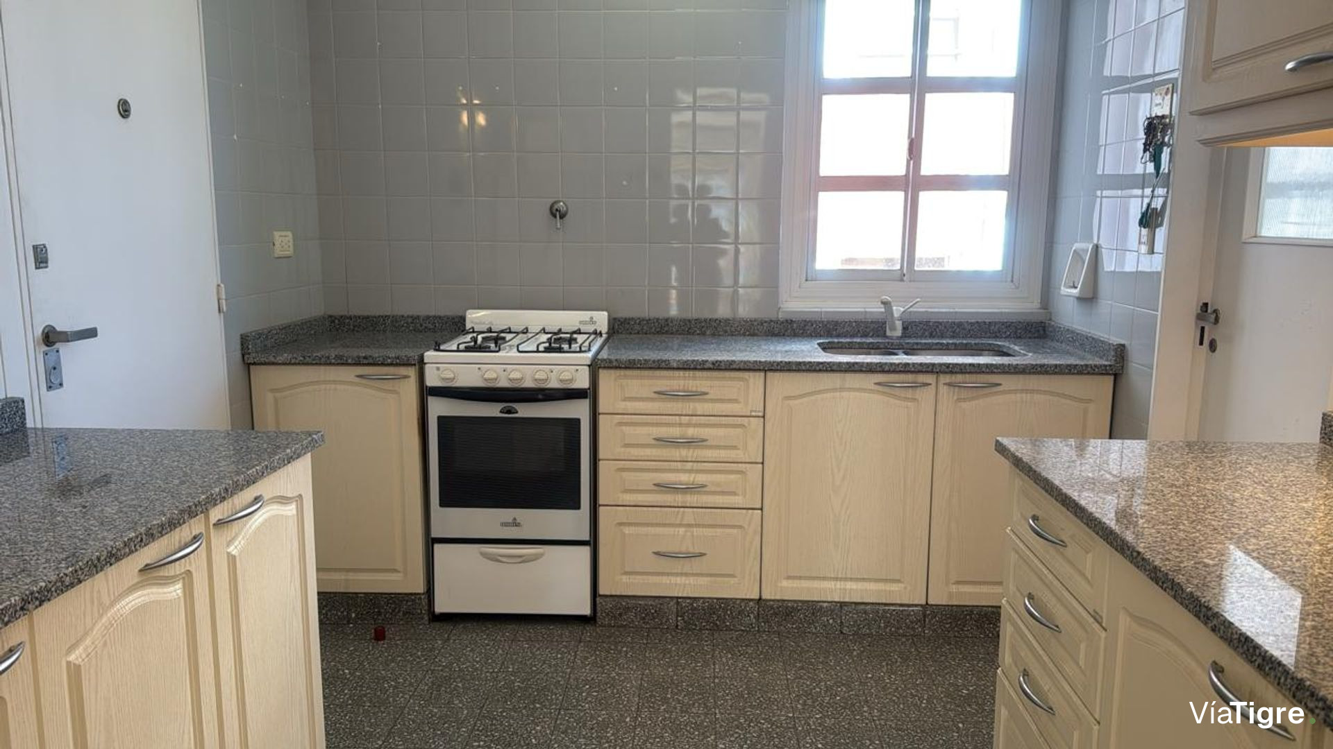 Departamento 5 ambientes en alquiler Martinez