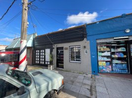 Sale of House, 6 Stores and One Apartment in Block