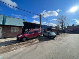 Sale of House, 6 Stores and One Apartment in Block