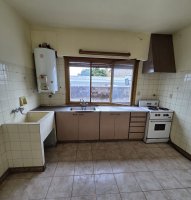 Warehouse for sale in Olivos with dwelling, offices
