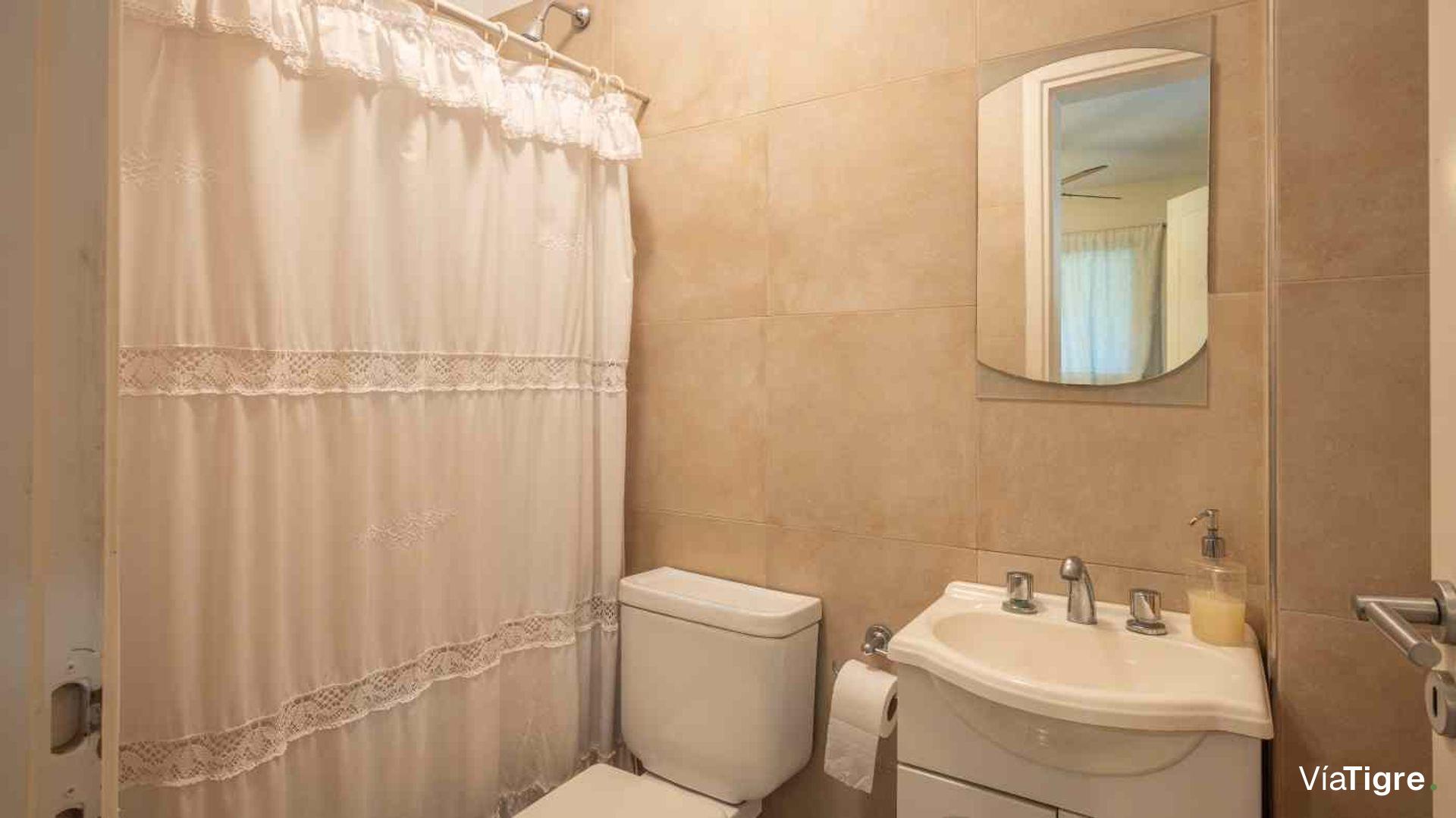 VENTA CASA AL LAGO EN LA ISLA, NORDELTA - 501 m²
