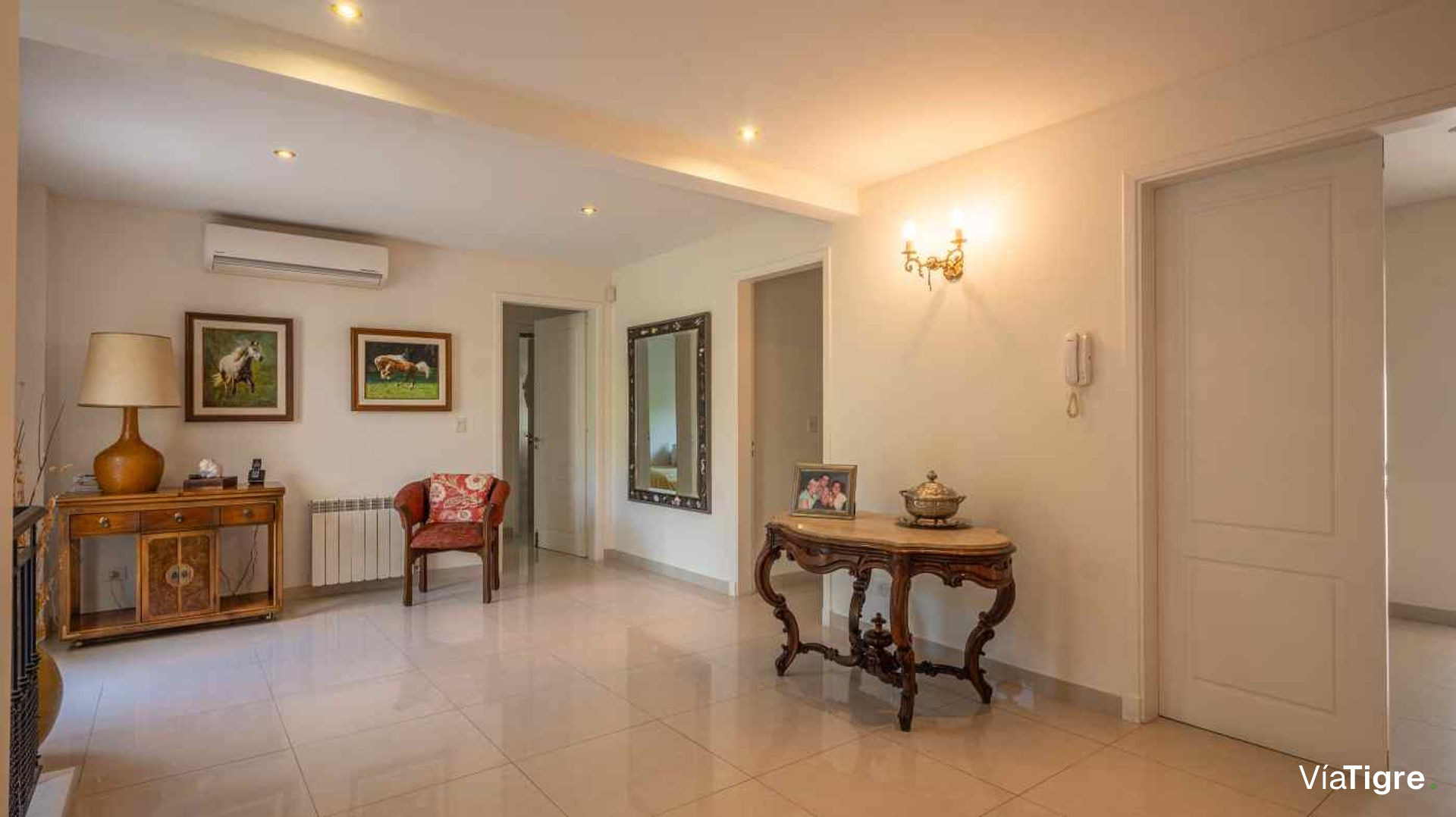 VENTA CASA AL LAGO EN LA ISLA, NORDELTA - 501 m²