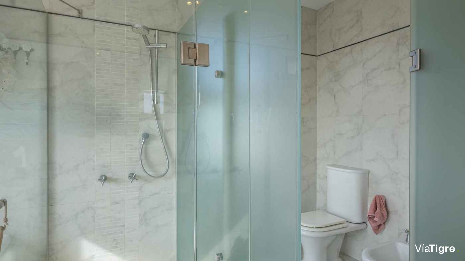 VENTA CASA AL LAGO EN LA ISLA, NORDELTA - 501 m²