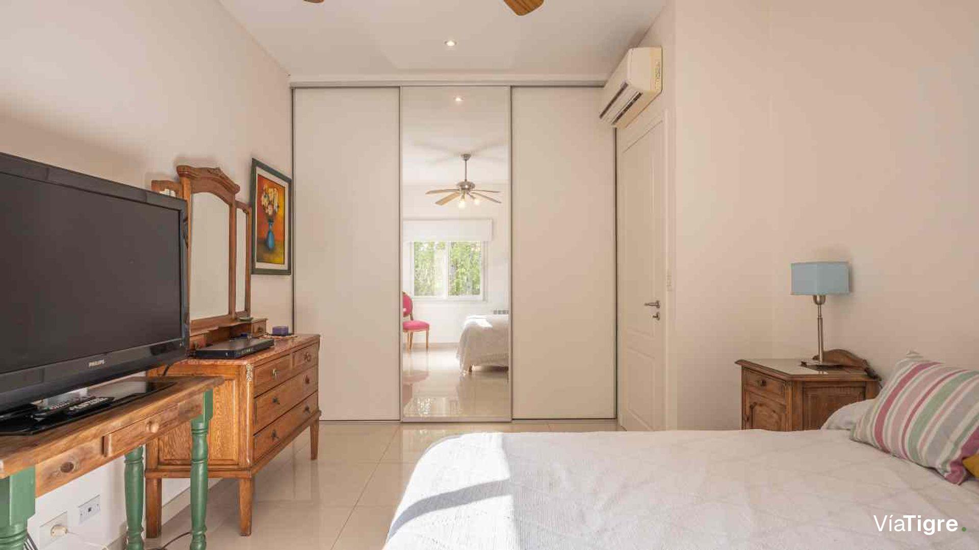 VENTA CASA AL LAGO EN LA ISLA, NORDELTA - 501 m²