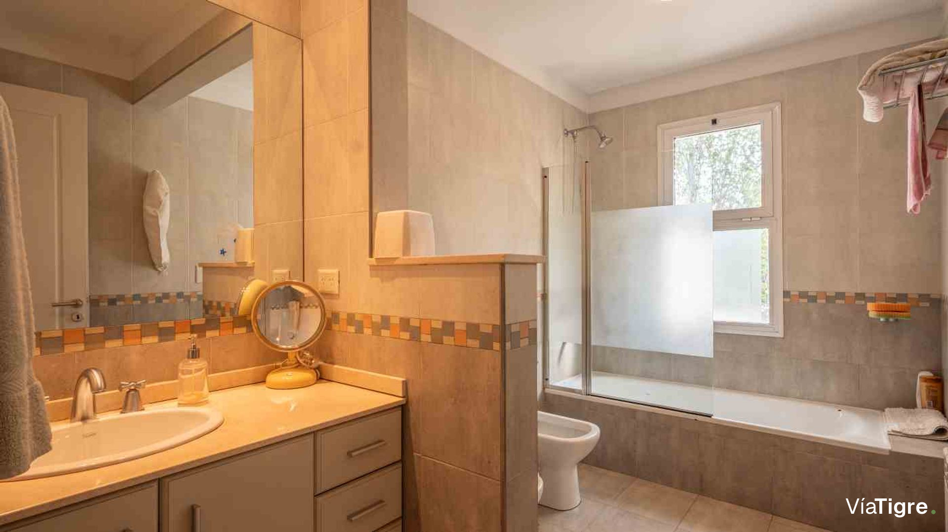 VENTA CASA AL LAGO EN LA ISLA, NORDELTA - 501 m²