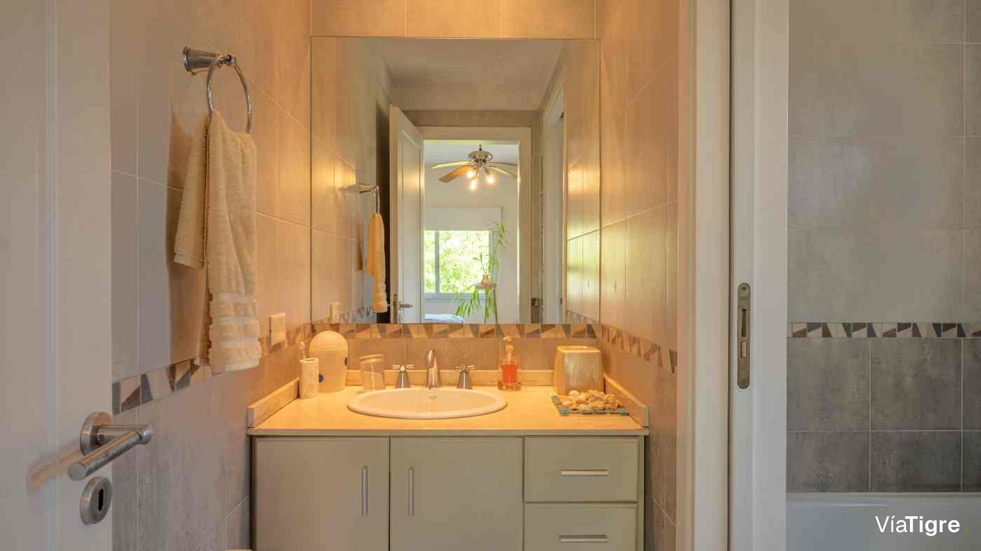 VENTA CASA AL LAGO EN LA ISLA, NORDELTA - 501 m²