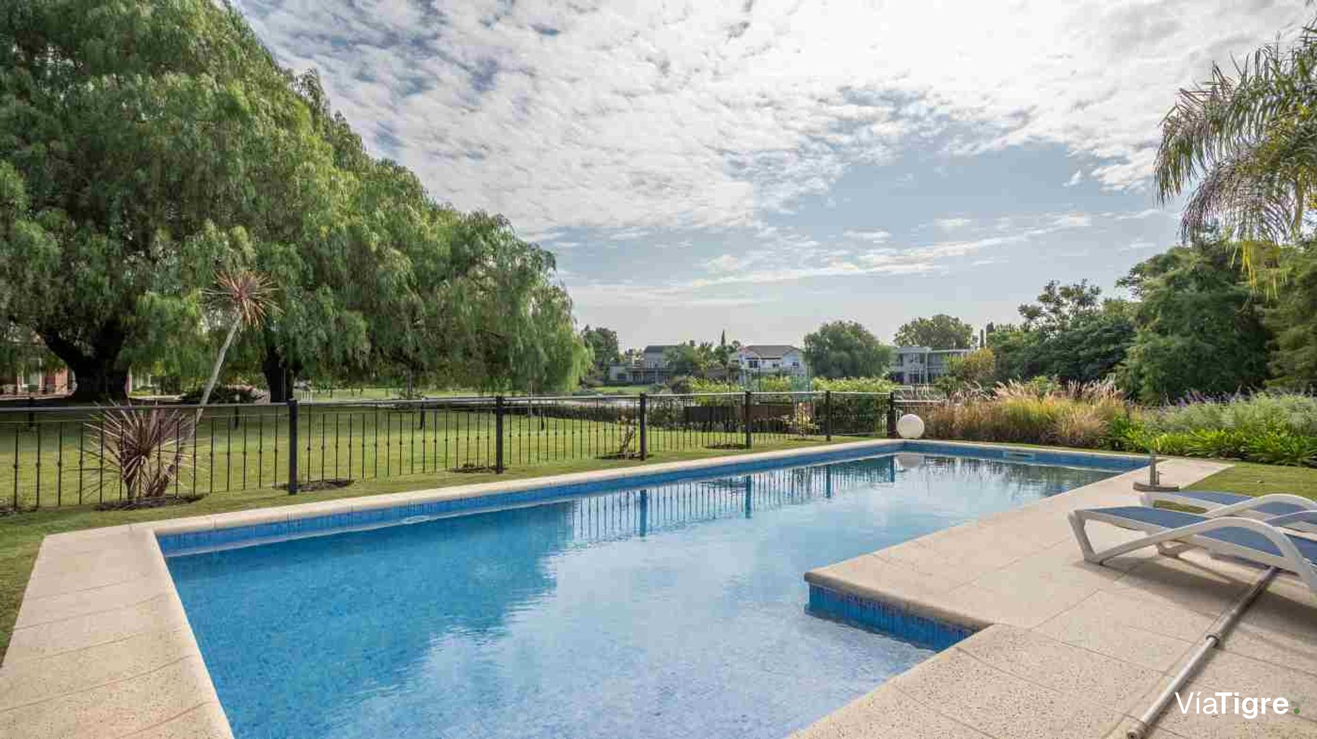VENTA CASA AL LAGO EN LA ISLA, NORDELTA - 501 m²