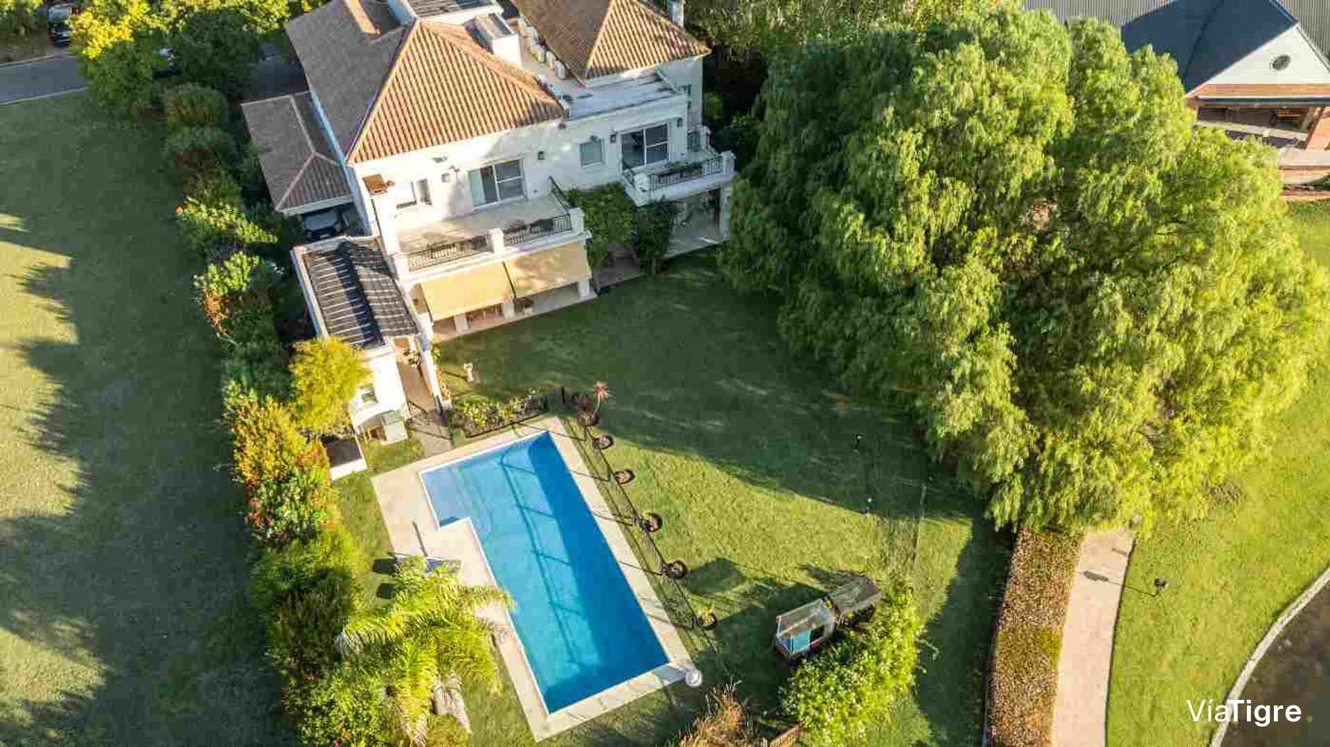 VENTA CASA AL LAGO EN LA ISLA, NORDELTA - 501 m²
