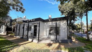 Casa en venta 3 amb con cochera PB Olivos