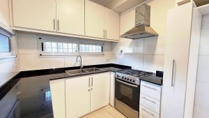 Casa en venta 3 amb con cochera PB Olivos