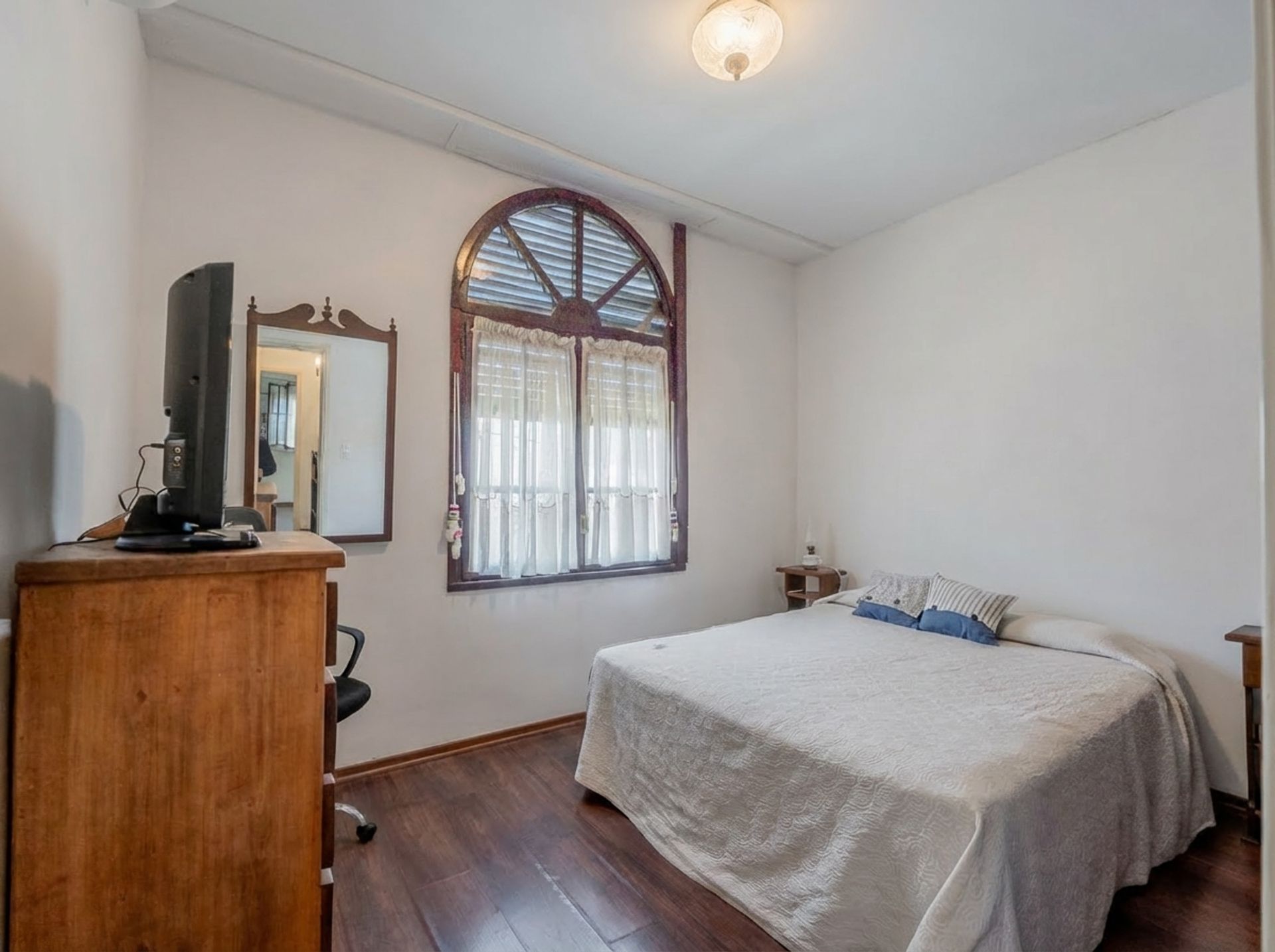Venta Casa 4 ambientes, Olivos c/ pileta y cochera
