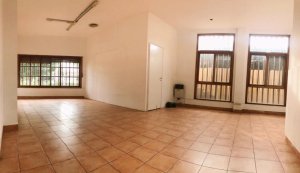 Venta casa tipo ph en Beccar con jardin