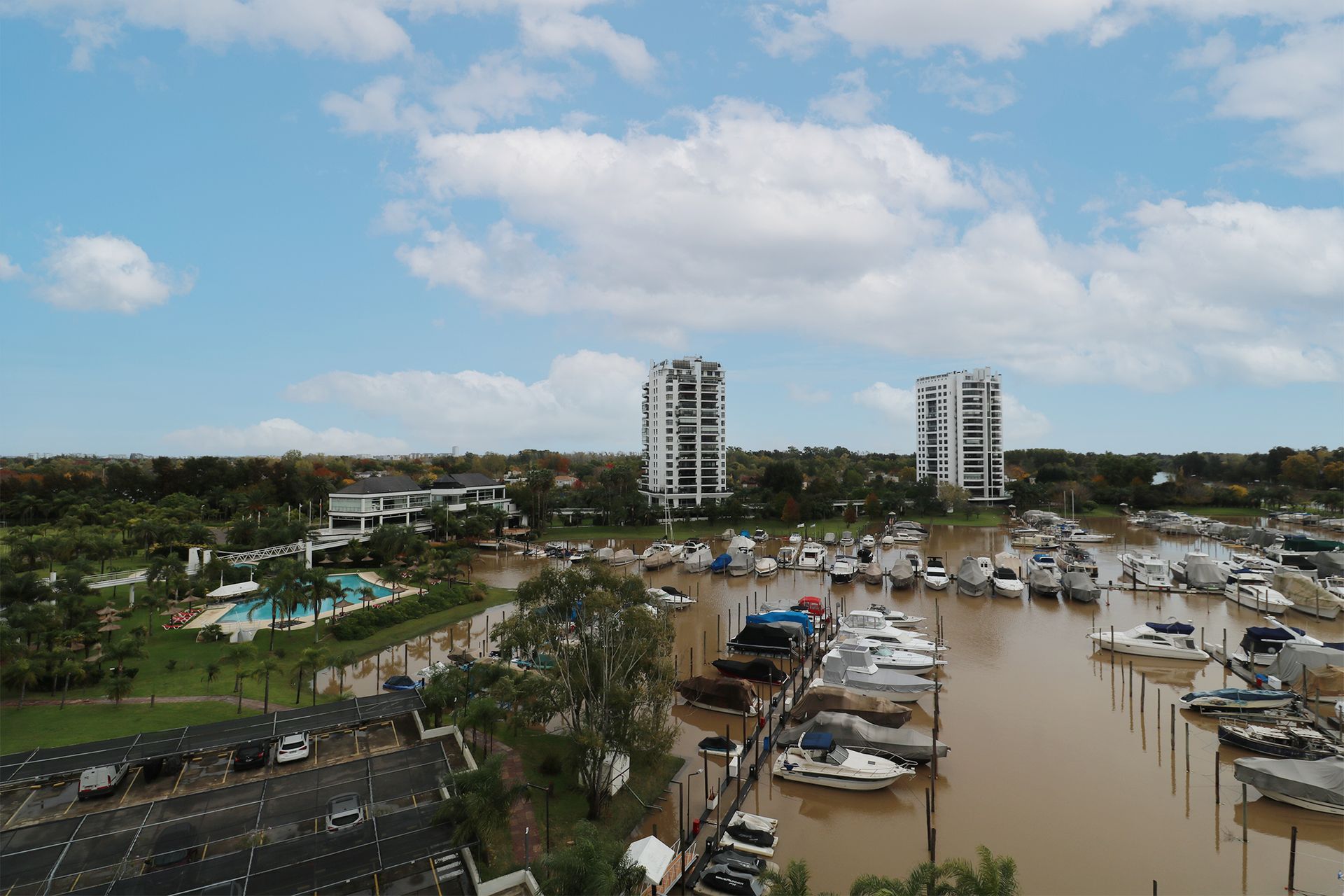 Departamento 3 ambientes en venta en Marinas Golf