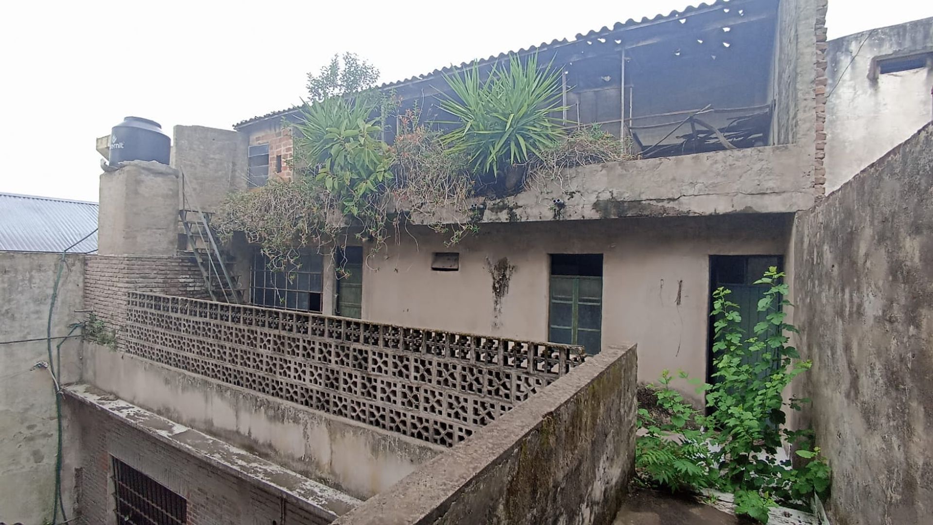 Depósito/Fábrica/Galpón VENTA - OLIVOS con depto.