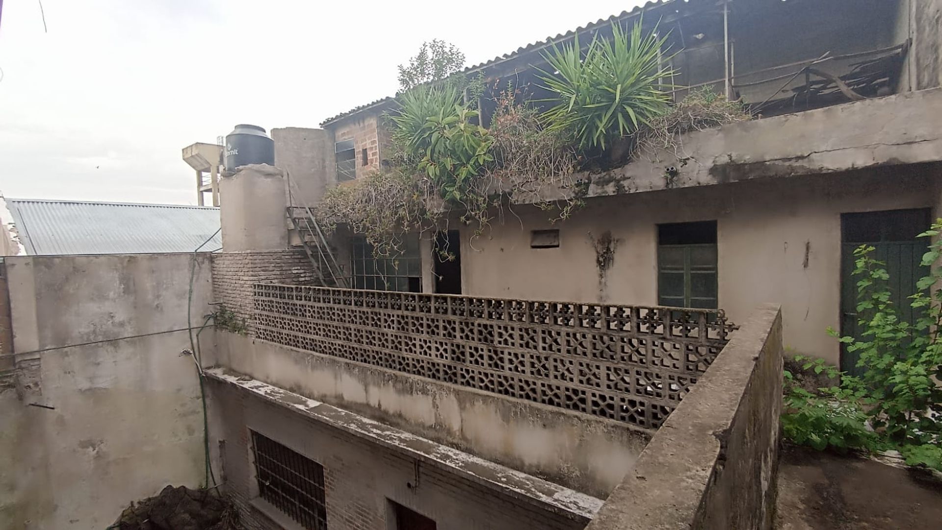 Depósito/Fábrica/Galpón VENTA - OLIVOS con depto.