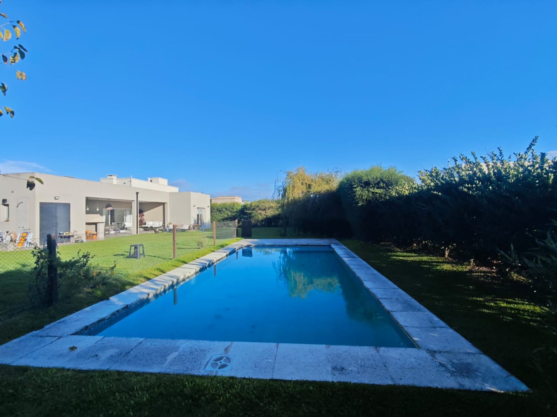 Venta Casa Barrio San Gabriel. Una Planta. Pileta