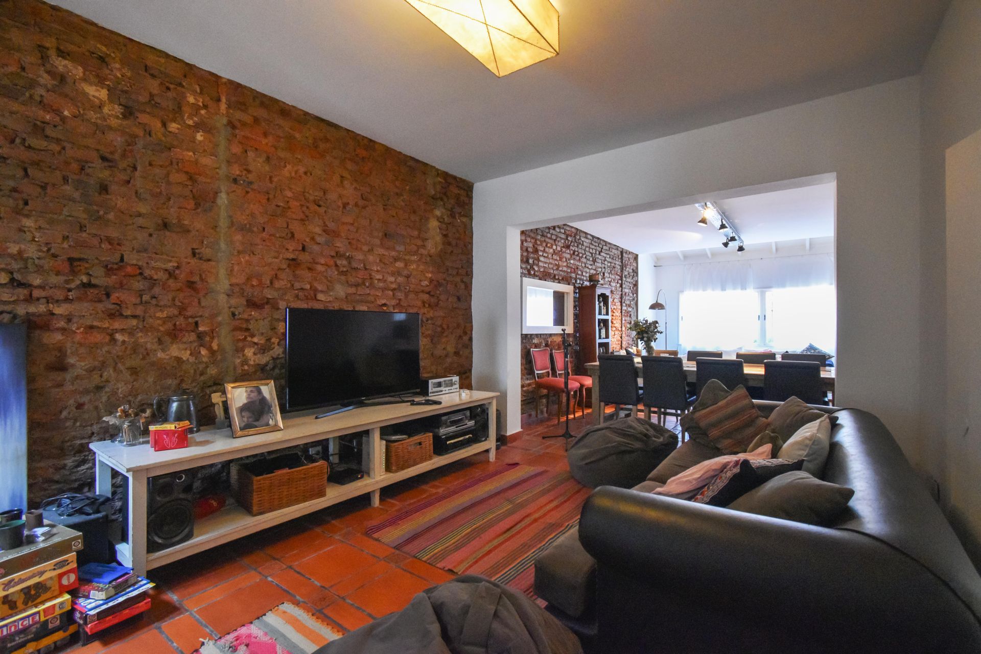 Venta casa lote propio con quincho y pileta