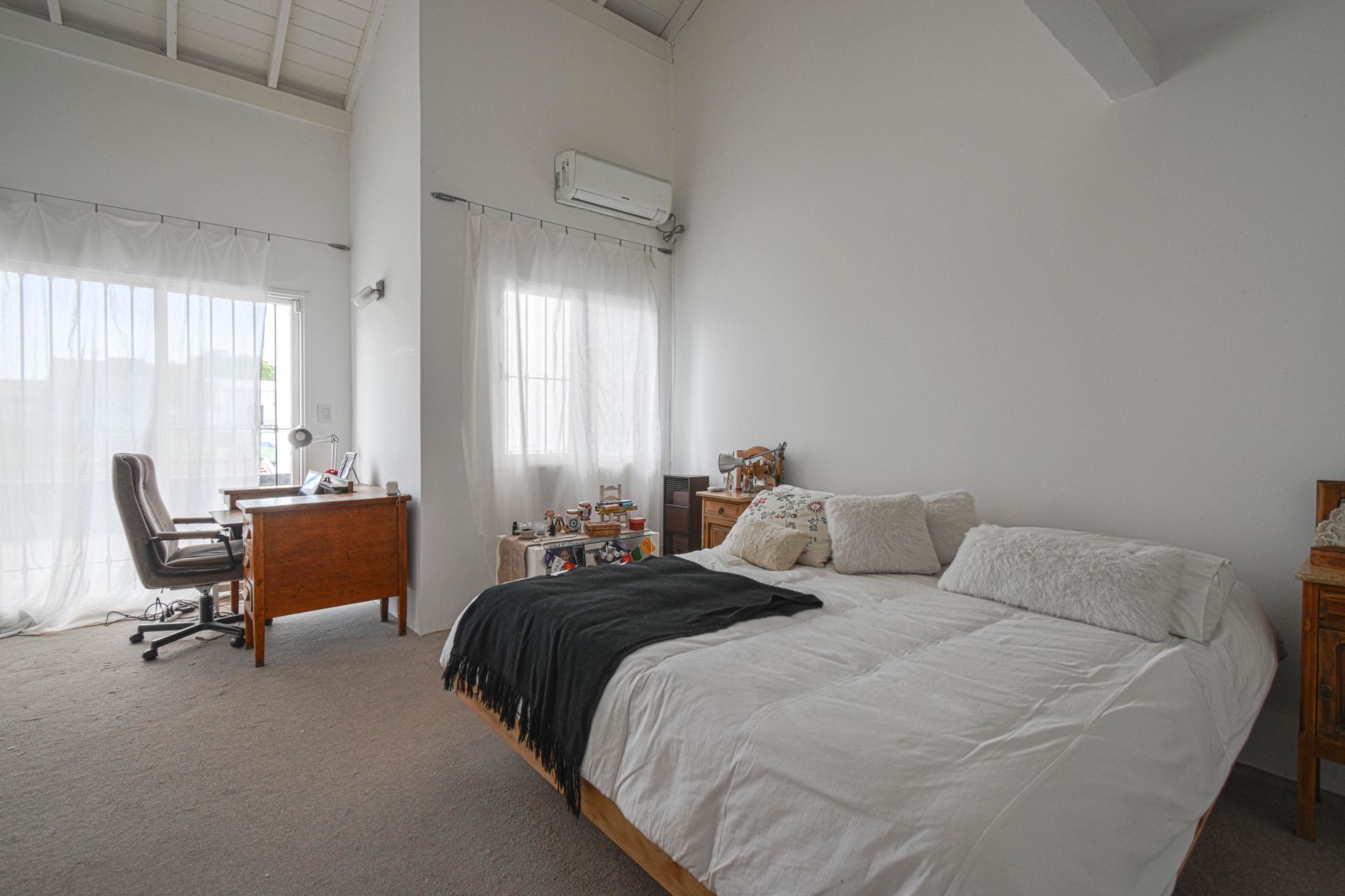 Venta casa lote propio con quincho y pileta